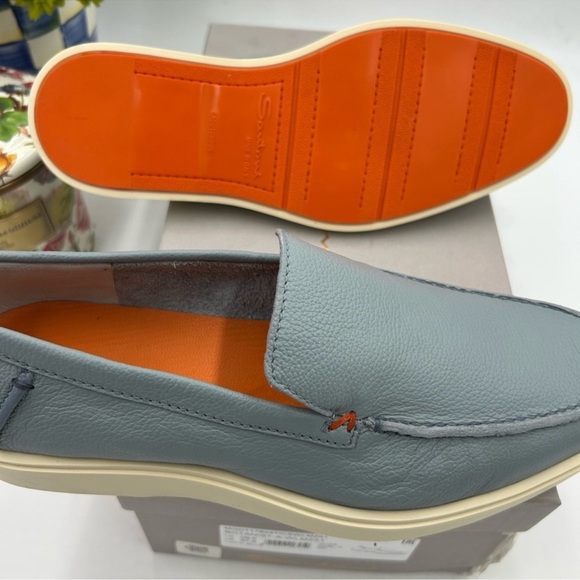 Men’s Santoni leather loafer size 7.5 US. Made in Italy.